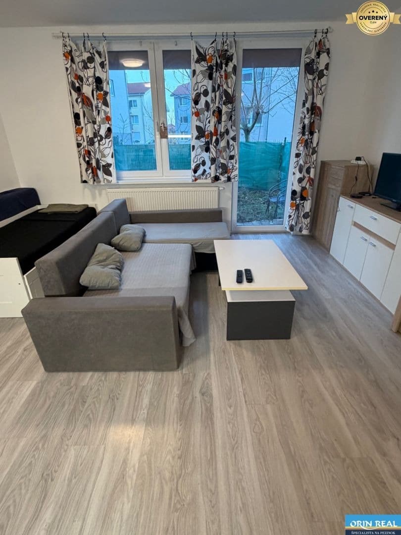 Na prenájom 1izbový byt v Slovenskom Grobe 550,- Eur - Zdjęcie 6