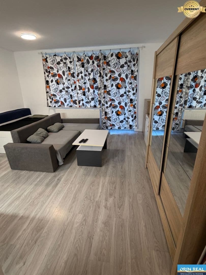 Na prenájom 1izbový byt v Slovenskom Grobe 550,- Eur - Zdjęcie 10