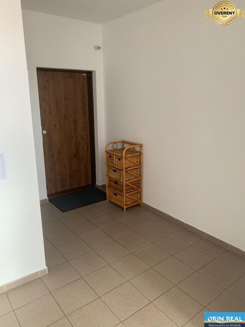 Na prenájom 1izbový byt v Slovenskom Grobe 550,- Eur - Zdjęcie 4