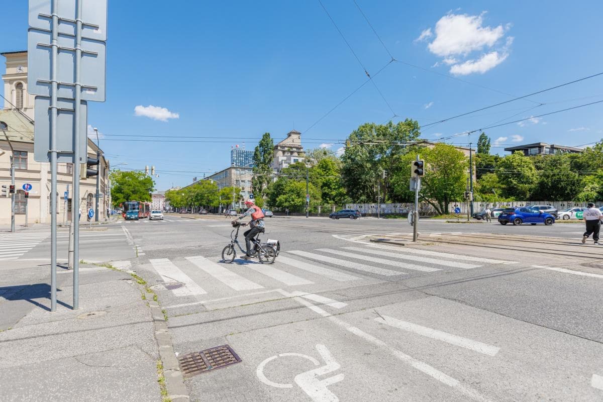 Svetlý byt v STEIN 2 s balkónom a výhľadom, Bluemntálska - Image 29