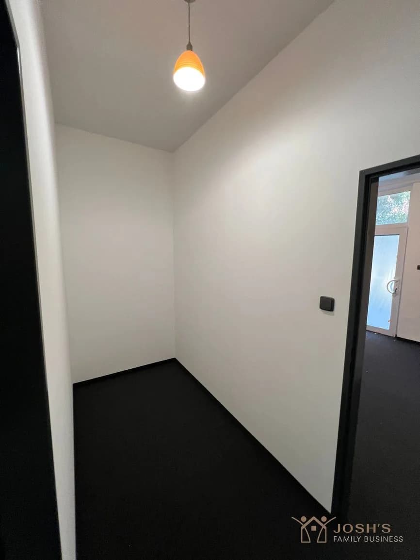 PREDAJ obchodného priestoru na Račianskom mýte so služobným bytom - Image 10