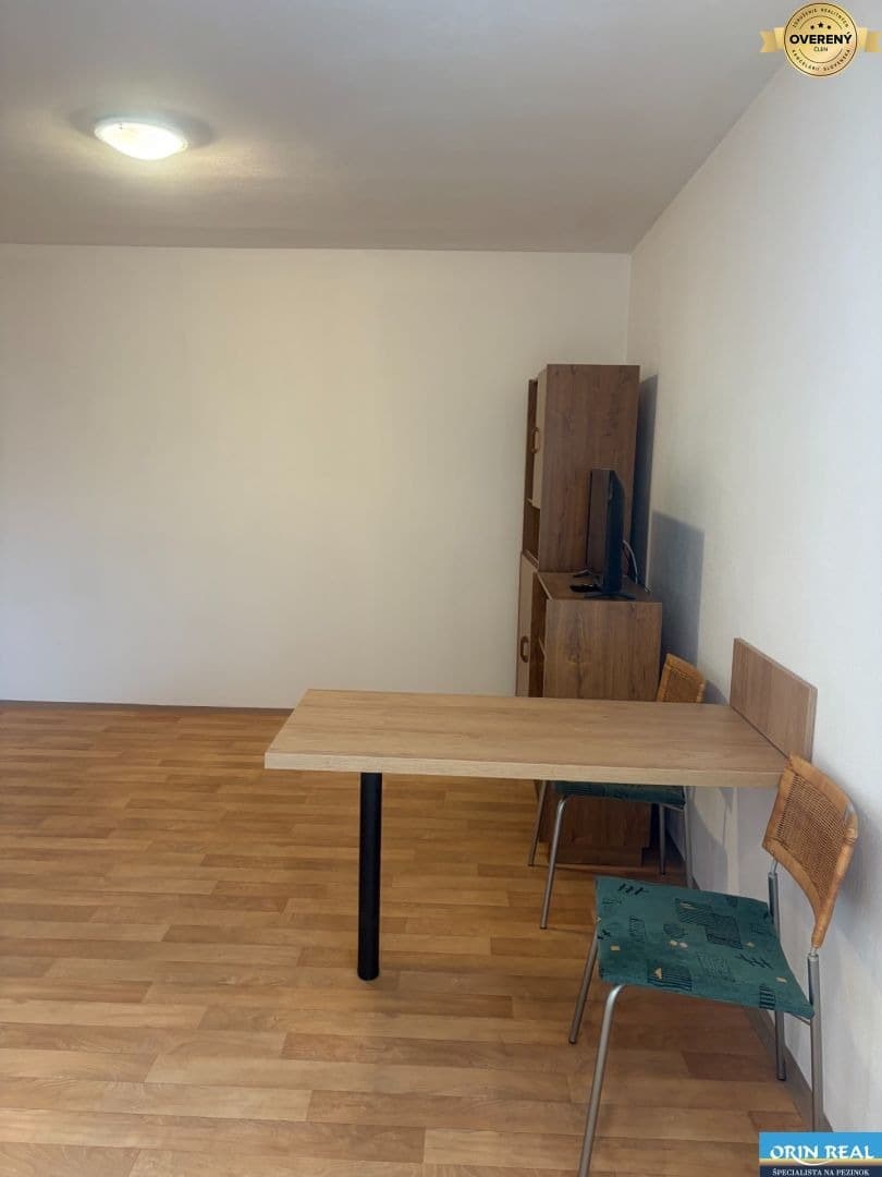 ZARIADENÁ GARSONKA NA SEVERE - Zdjęcie 4