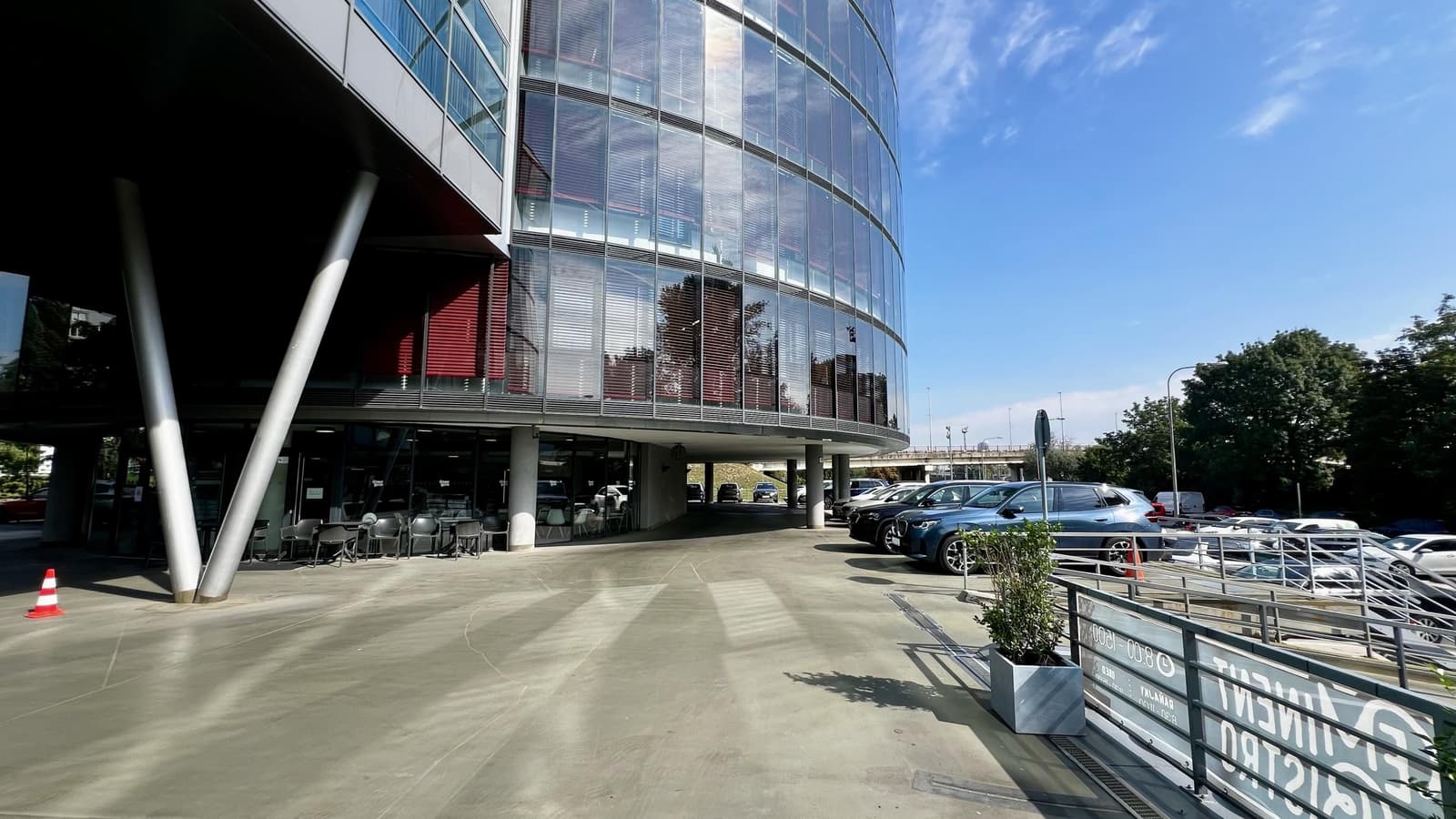 administratívne pr. pri centre, parkovanie, recepcia, krásne výhľady - Obrázek 4