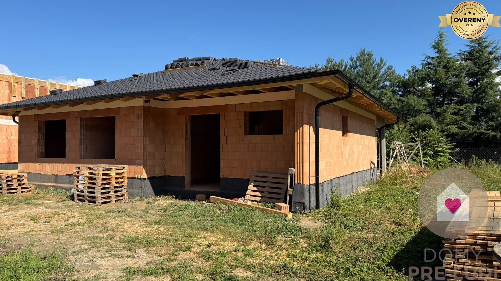 MODERNÝ 4-IZBOVÝ RODINNÝ DOM V BERNOLÁKOVE – JELŠOVÁ ULICA – billede 1