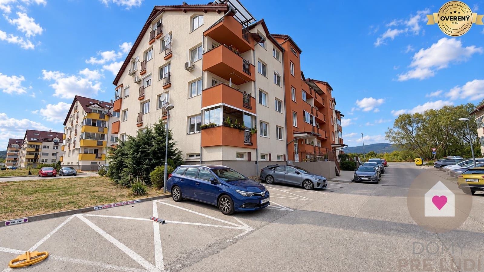 PEZINOK-PRIESTRANNÝ ZARIADENÝ 2i BYT S LOGGIOU A ŠATNÍKOM - Imagen 1