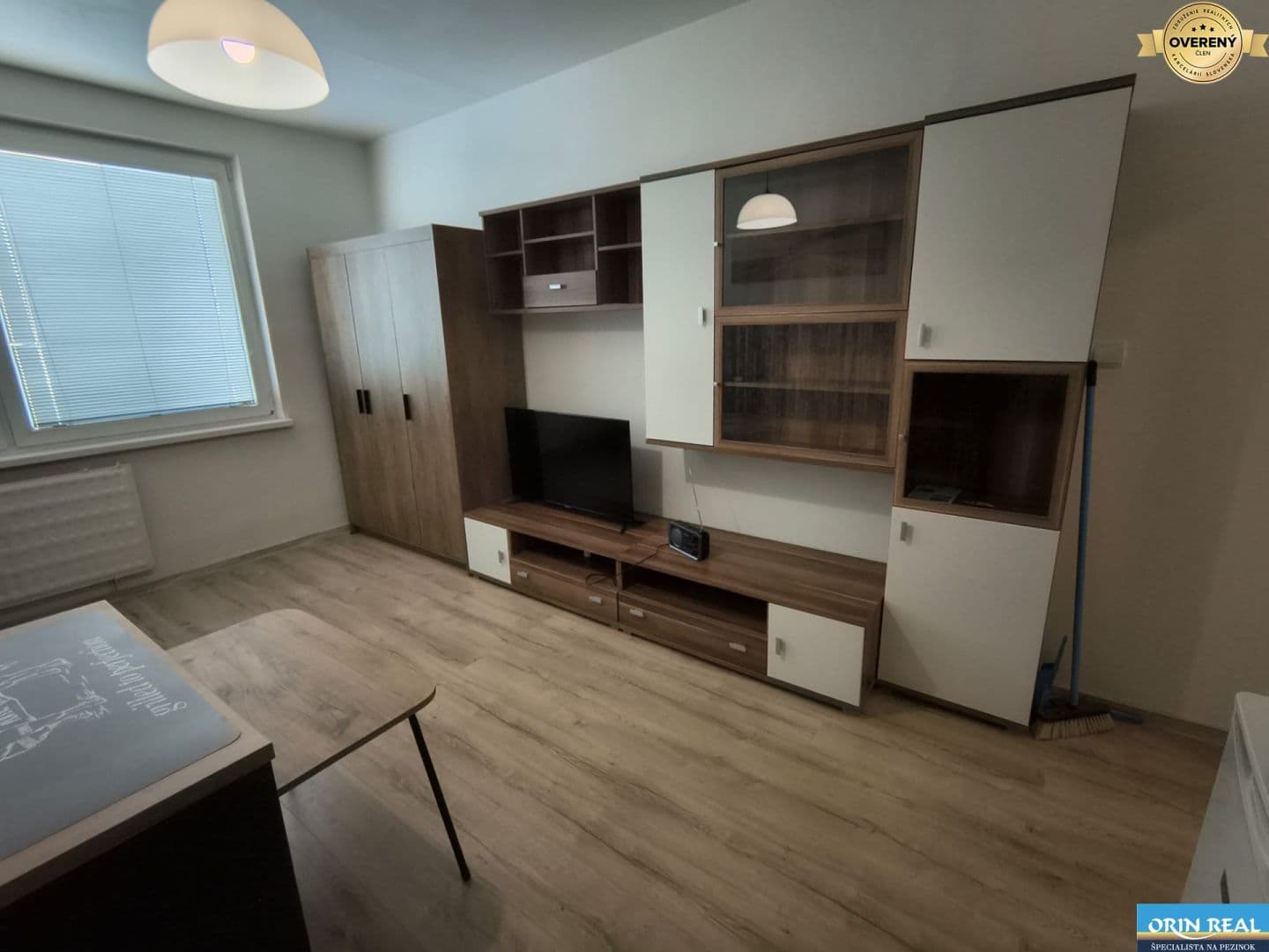 KOMPLET ZARIADENÁ GARSÓNKA PRI PLAVÁRNI - Obrázek 1