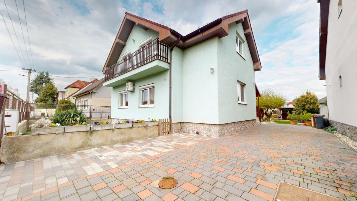 TOP MAKLÉR ponúka veľký rodinný dom na pozemku s potenciálom - Zdjęcie 1