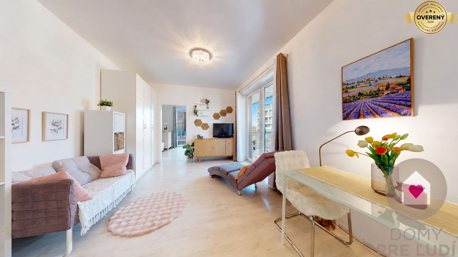 SLNEČNICE – VILADOMY | Svetlý 2-izbový byt s 25 m² terasou na predaj – billede 1