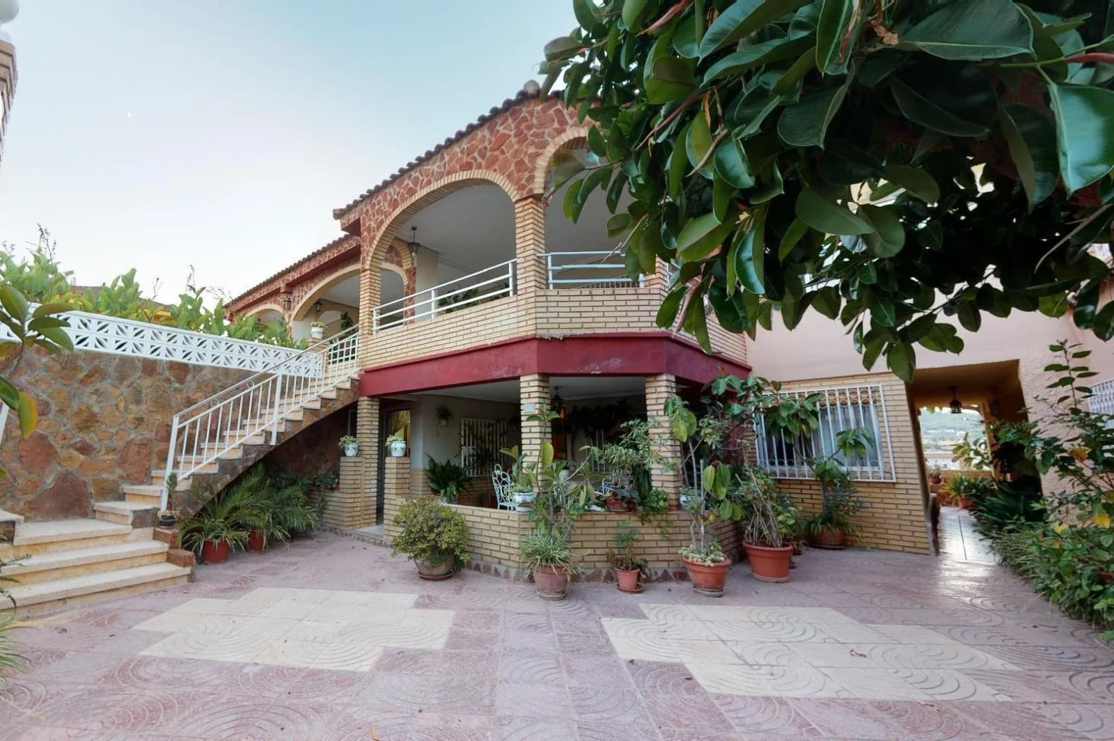 405.000€ Villa with Five Independent Houses with massive 3300m2 Plot — housesinvalencia.com - Image 1