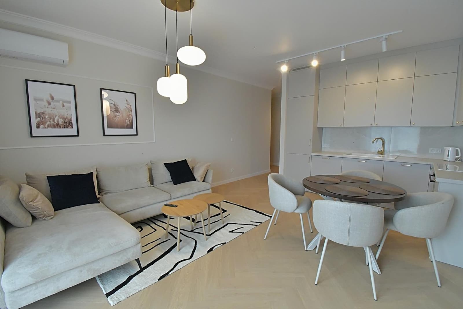 DO WYNAJĘCIA 3 pokoje balkon, klima PIERWSZY NAJEM - Image 1