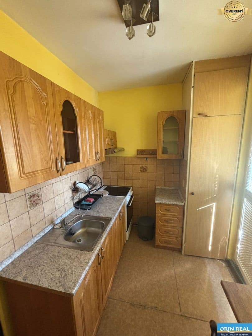 PRIESTRANNÝ 1 IZBOVÝ BYT S LODŽIOU - SEVER - Obrázek 1