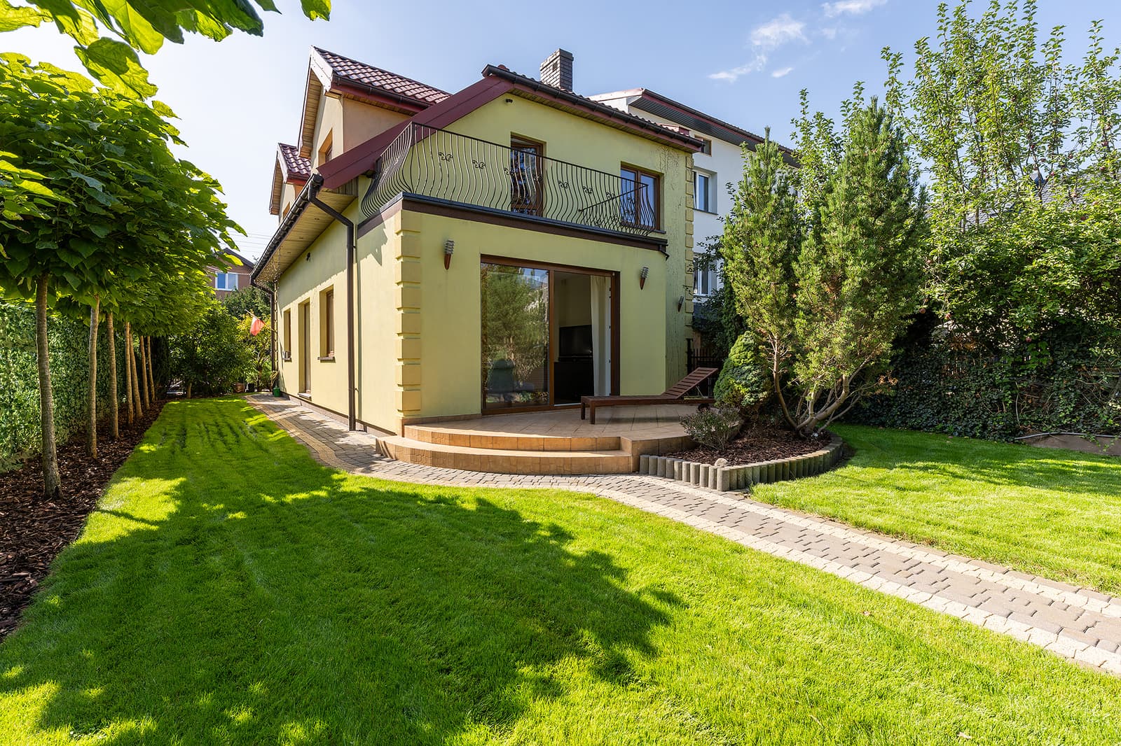 wygodny dom dla rodziny, 4 sypialnie, ogród, garaż
