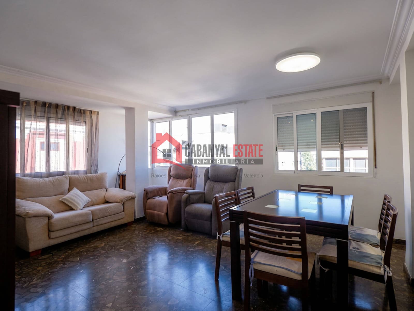 Se vende luminoso piso de 3 dormitorios en El Cabanyal, Valencia