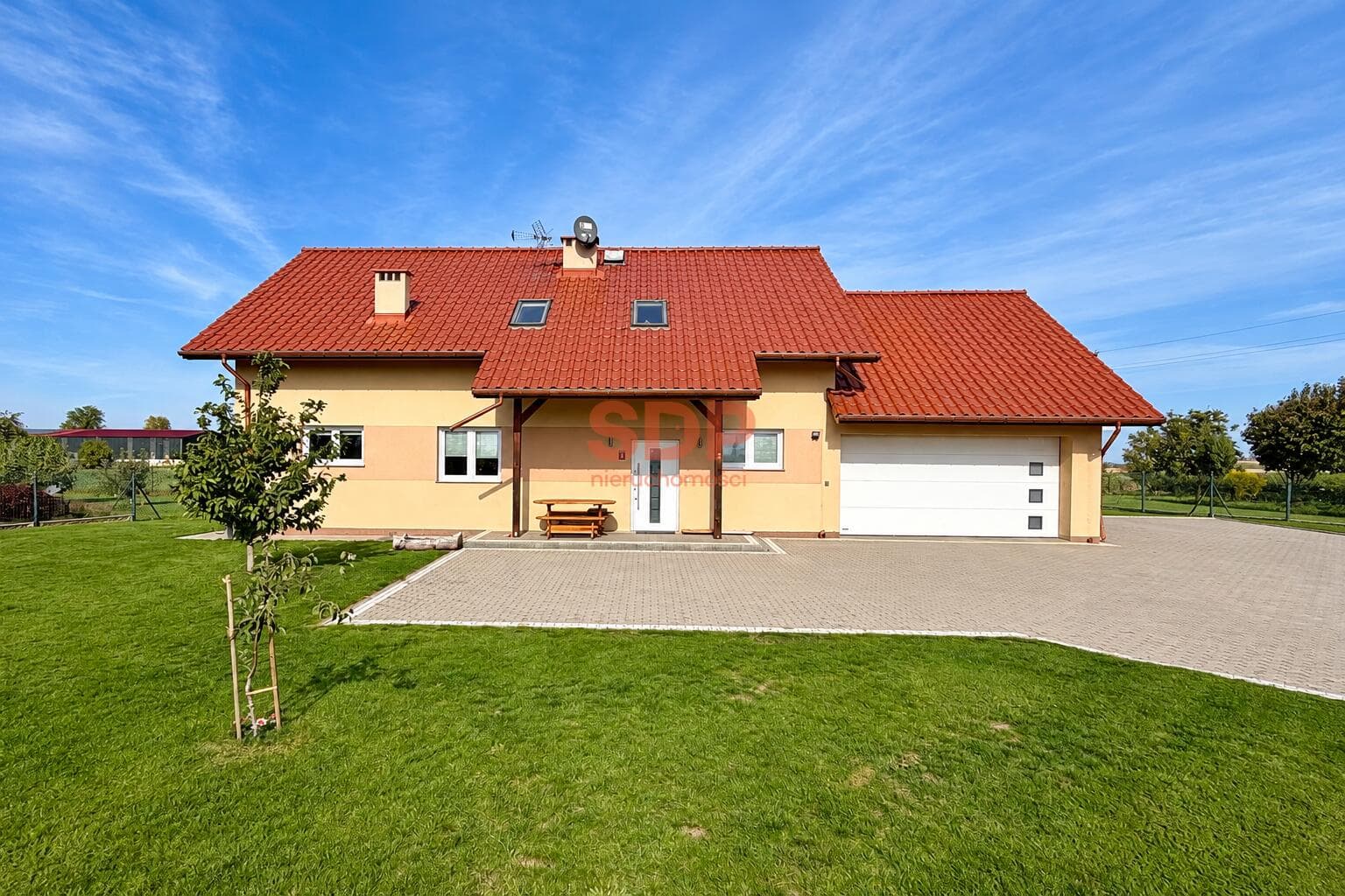 Dom wolnostojący z garażem | 1372 m2 działka - slika 1