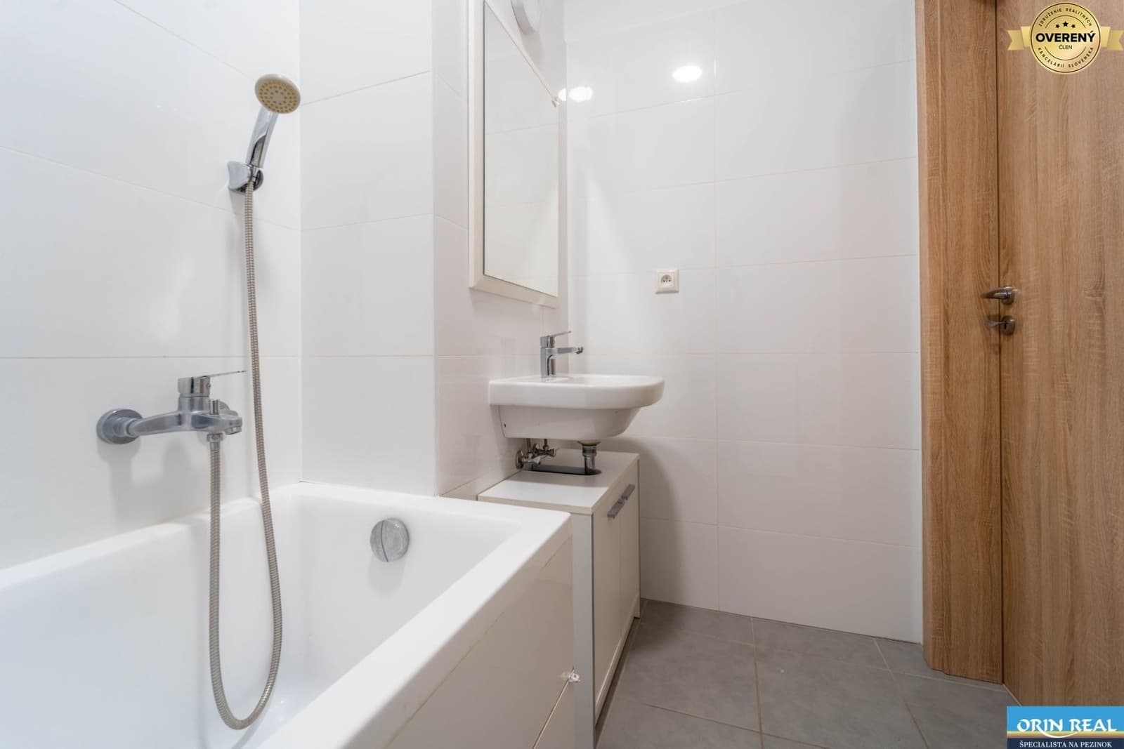 NA PRENÁJOM MODERŃÝ 1,5 IZBOVÝ BYT S PARKOVACÍM MIESTOM - Zdjęcie 8