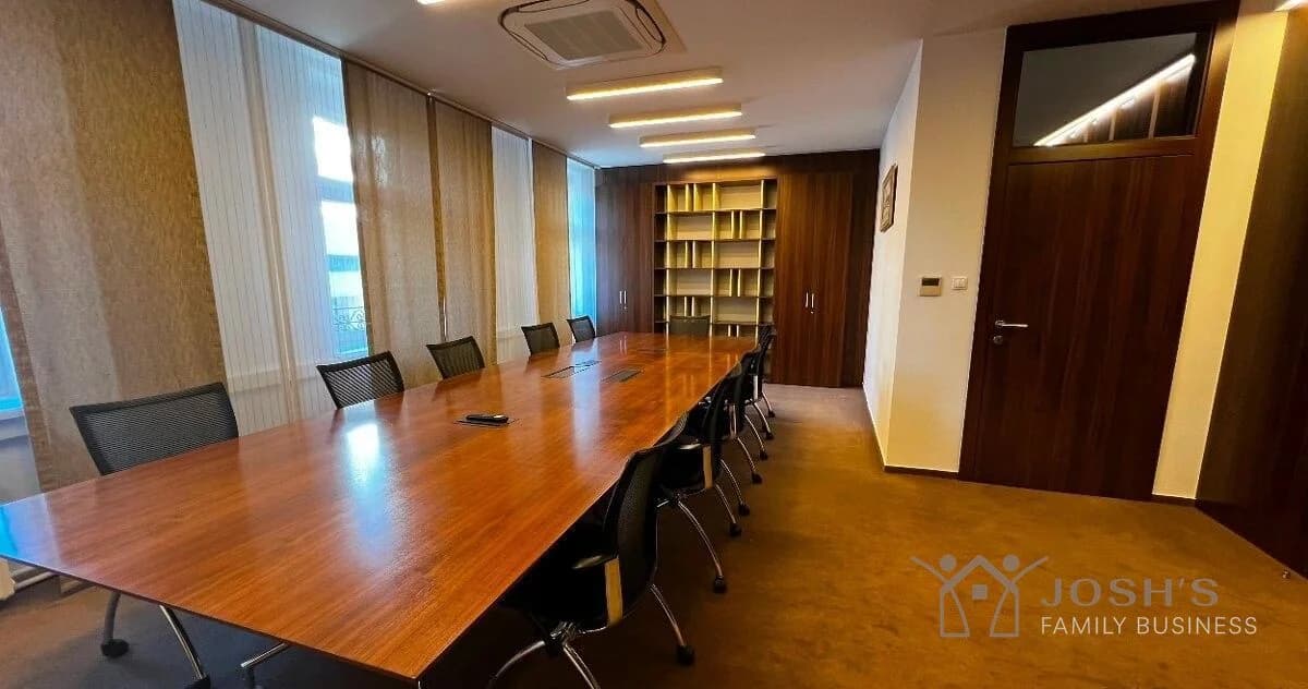 Prenájom reprezentatívnych kancelárskych priestorov v centre Bratislavy na Radlinského ulici - Image 1