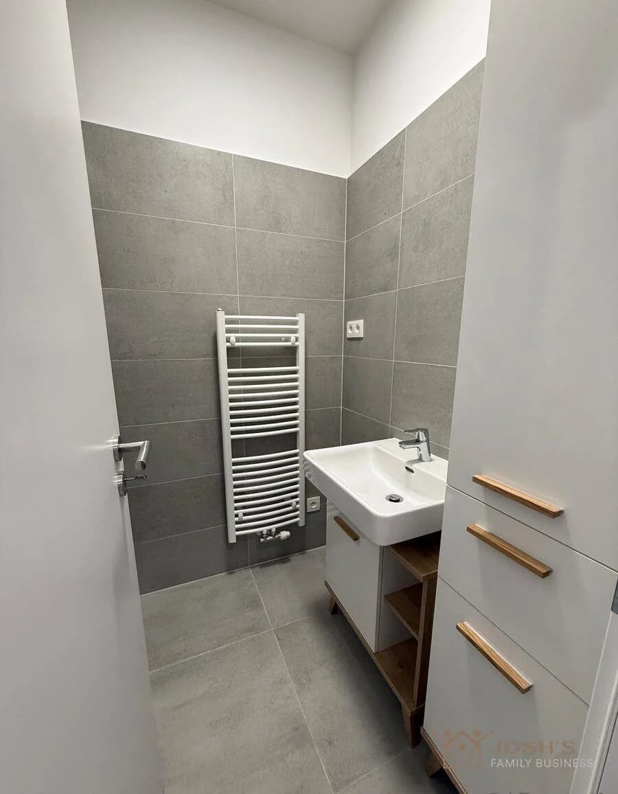 Exkluzívny 3-izbový byt v projekte Vila Ľadová – moderné bývanie v srdci Starého Mesta s balkónom a - Image 10