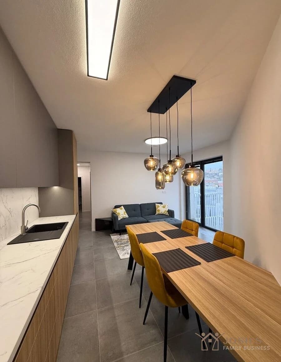Exkluzívny 3-izbový byt v projekte Vila Ľadová – moderné bývanie v srdci Starého Mesta s balkónom a - Image 1