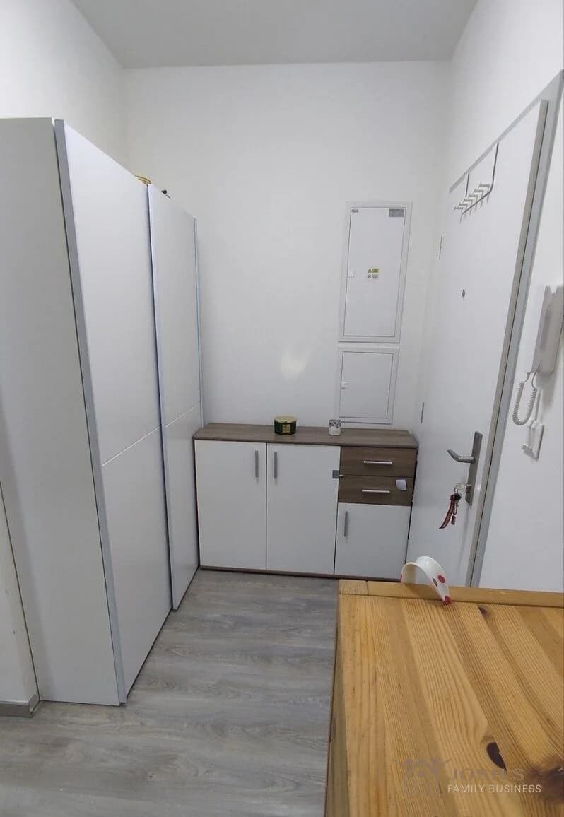 Moderný 2-izbový byt s veľkým balkónom a 2 parkovacími miestami v novostavbe – Kostolište pri - Image 6