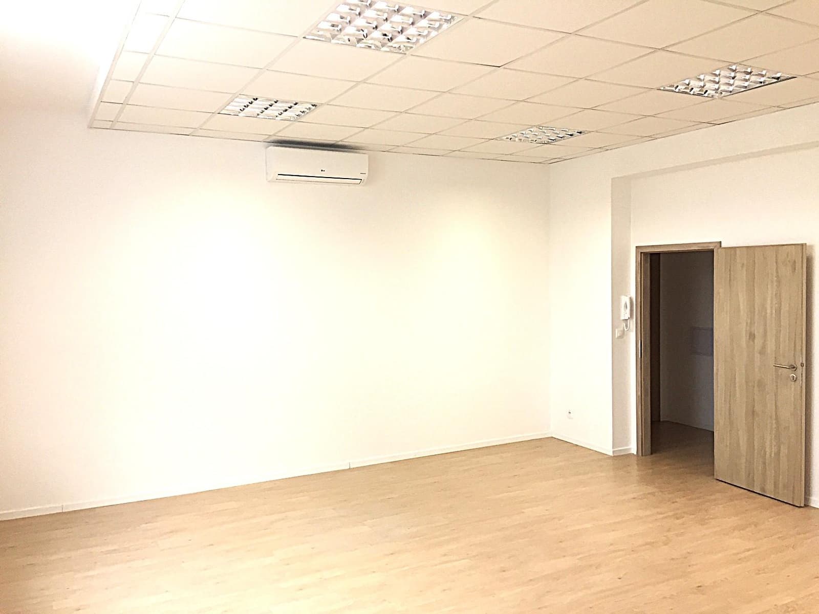 Investičný nebytový priestor v Ružinove s možnosťou prestavby na jedno, alebo dvojizbové apartmány. - Obrázek 4