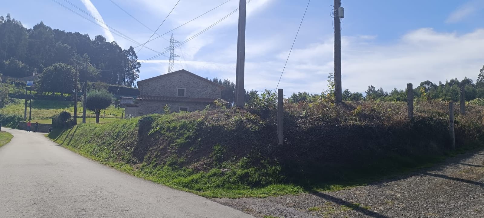 En venta parcela urbana en Abegondo , a 15 minutos de A Coruña. - Image 1