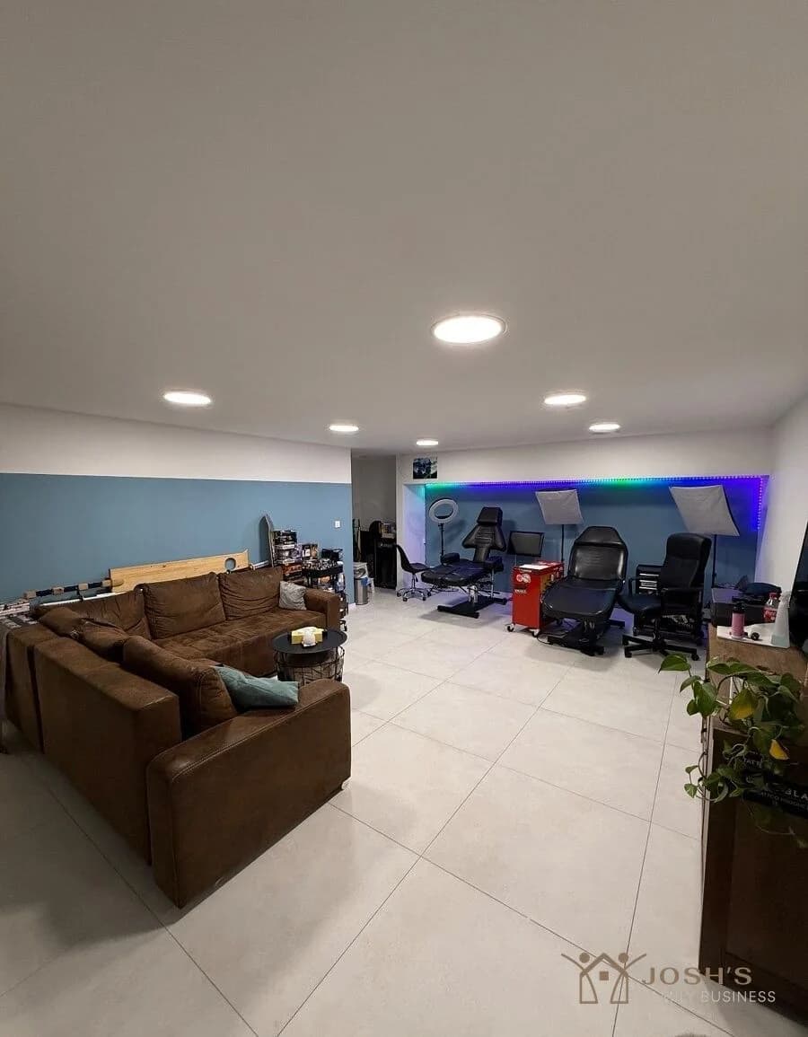 Exkluzívny komerčný priestor v centre mesta – ideálny pre služby alebo štúdio s maximálnym súkromím - Image 1