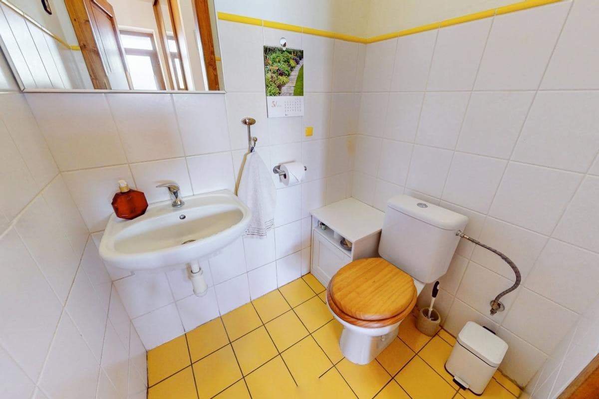 Rodinný dom, kde záhrada vytvára vlastný svet – Veľký Biel - Image 16