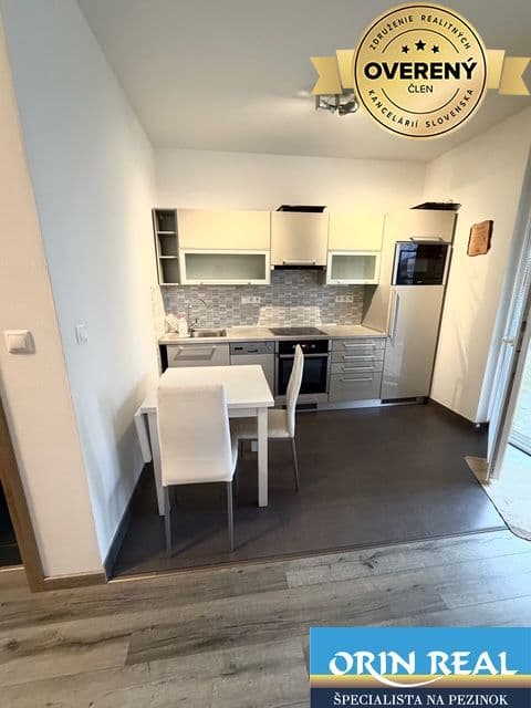 Na Prenájom útulný 1 izbový byt v Slovenskom Grobe 550,- Eur - Bild 1