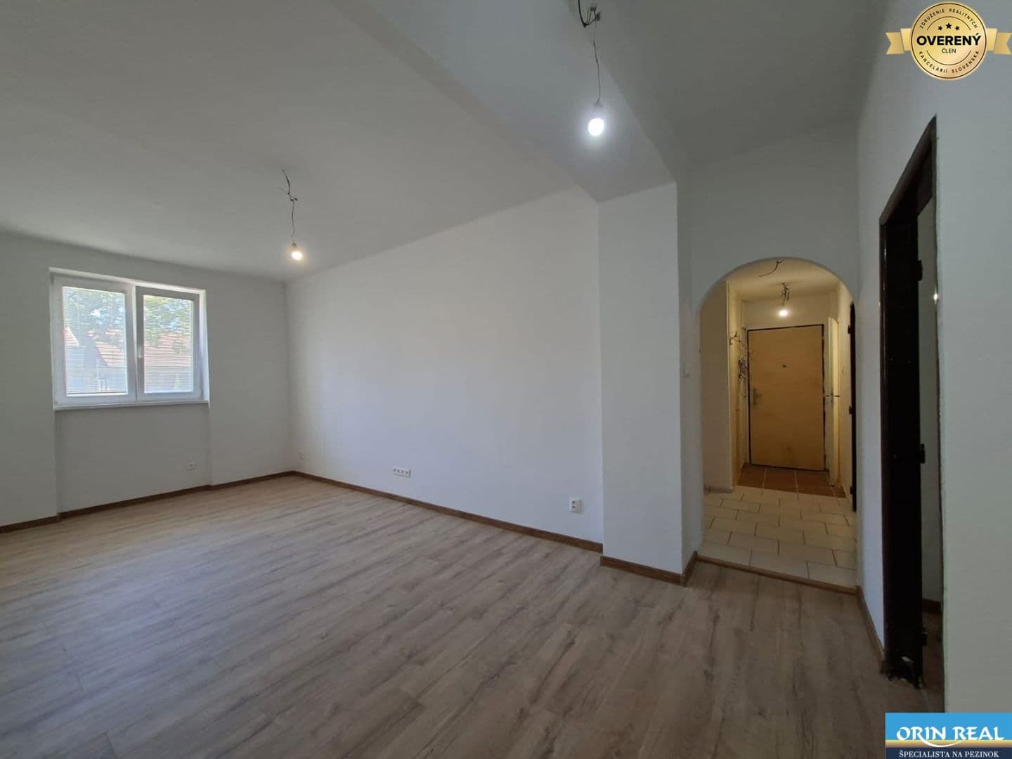 TEHLOVÝ 2 IZBOVÝ BYT PRIAMO V CENTRE - Obrázek 2