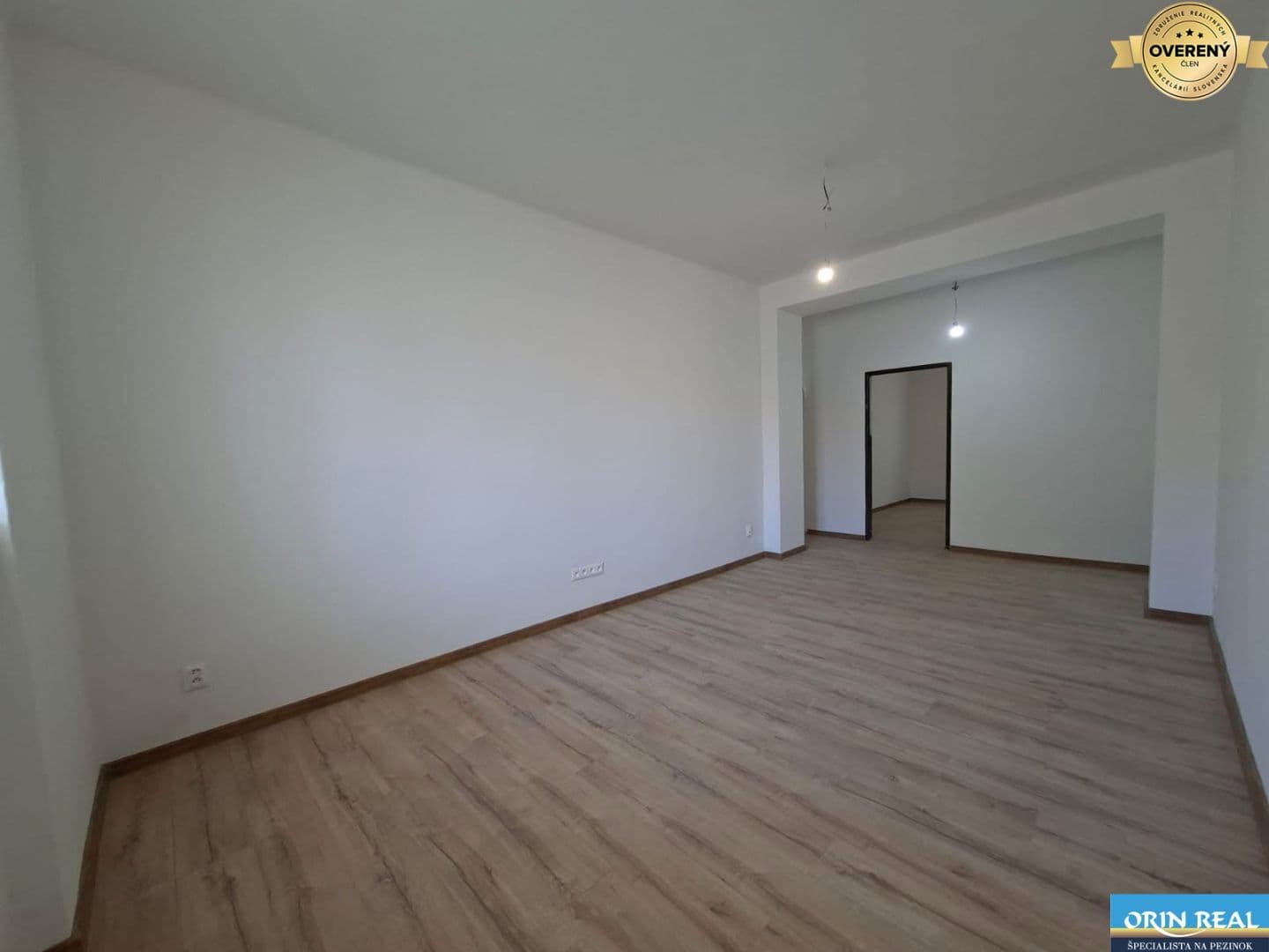 TEHLOVÝ 2 IZBOVÝ BYT PRIAMO V CENTRE - Obrázek 3