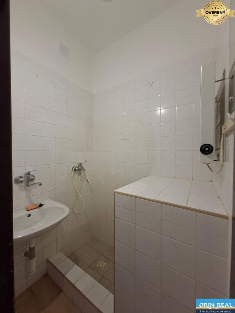TEHLOVÝ 2 IZBOVÝ BYT PRIAMO V CENTRE - Obrázek 10