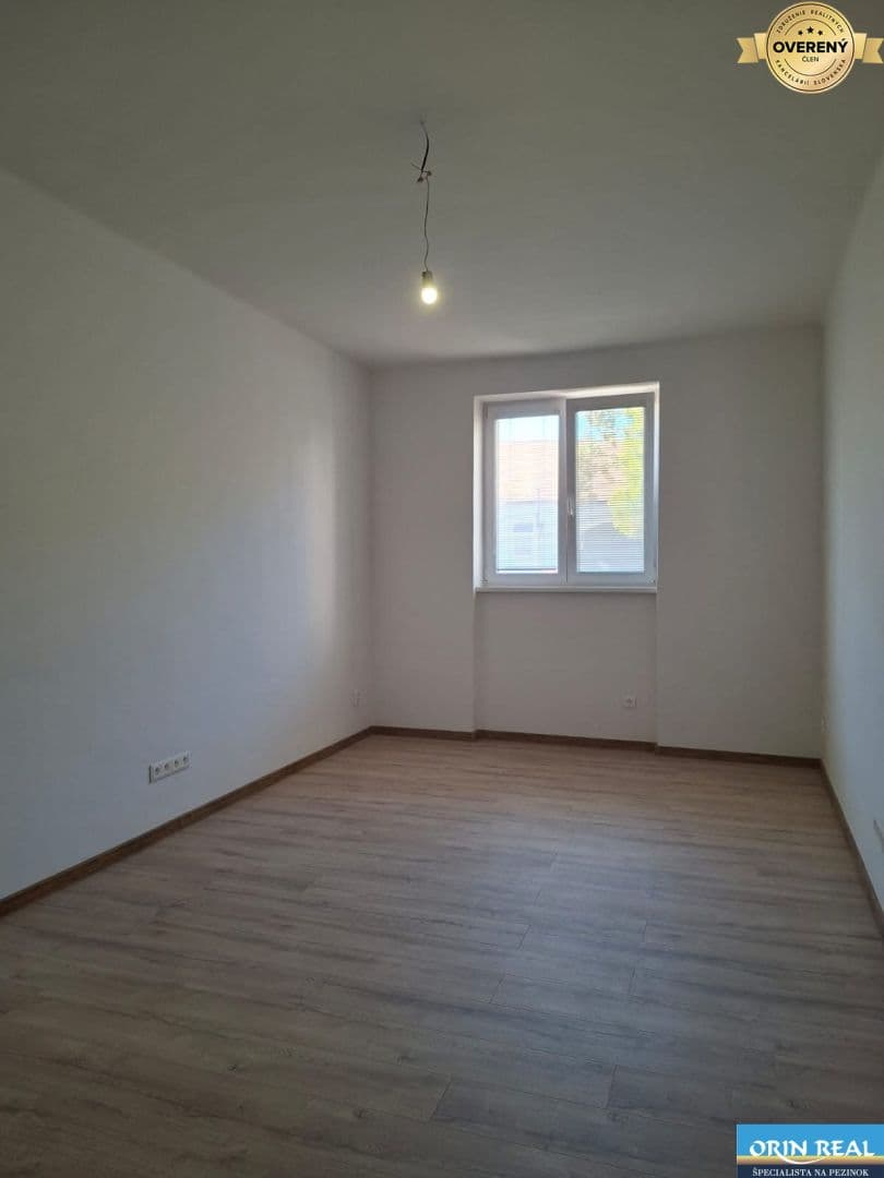 TEHLOVÝ 2 IZBOVÝ BYT PRIAMO V CENTRE - Obrázek 5