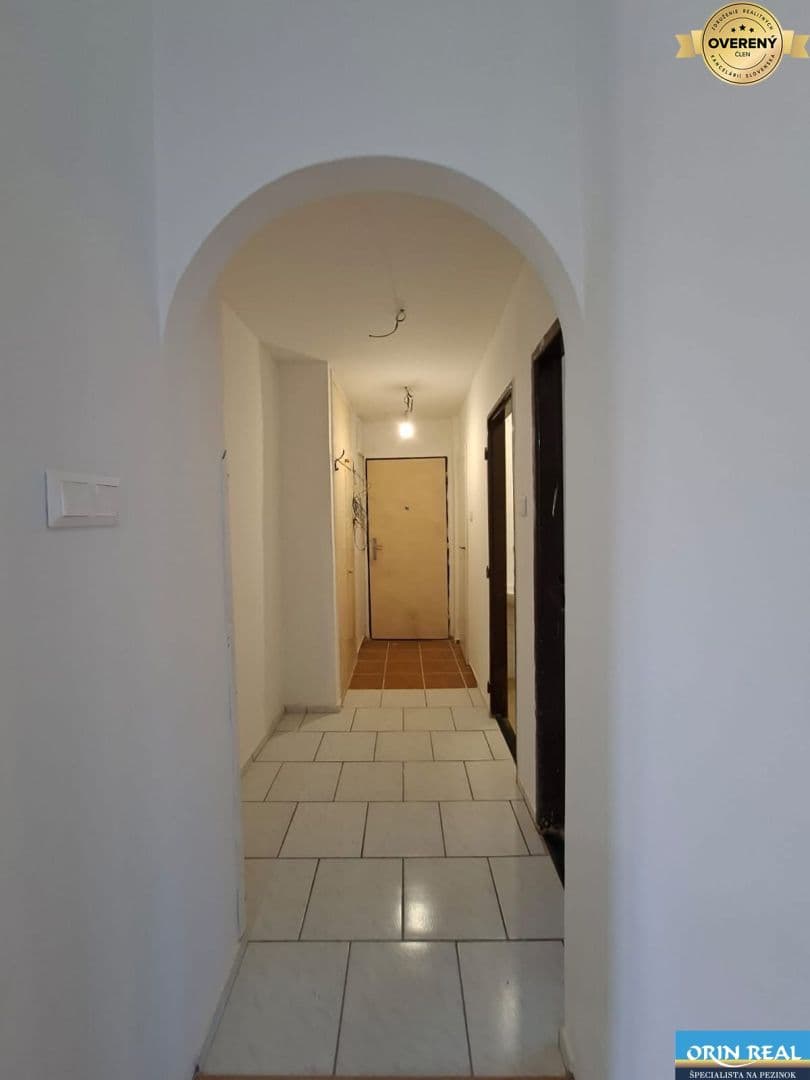 TEHLOVÝ 2 IZBOVÝ BYT PRIAMO V CENTRE - Obrázek 7