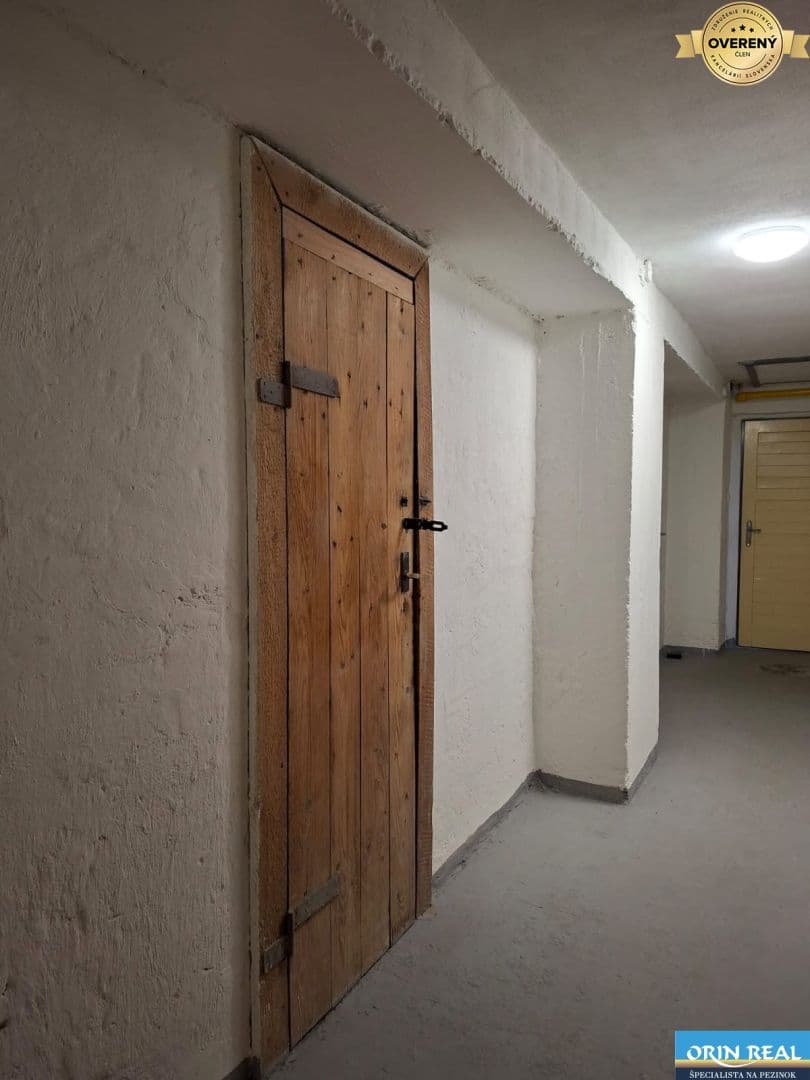 TEHLOVÝ 2 IZBOVÝ BYT PRIAMO V CENTRE - Obrázek 13