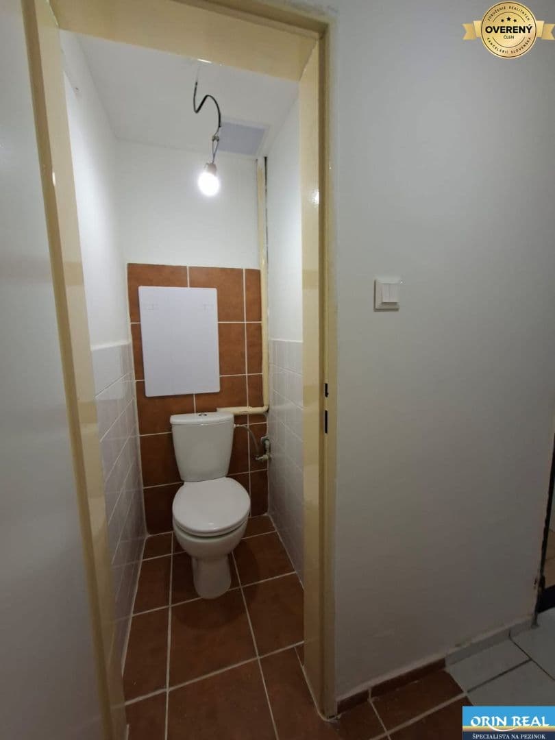 TEHLOVÝ 2 IZBOVÝ BYT PRIAMO V CENTRE - Obrázek 11