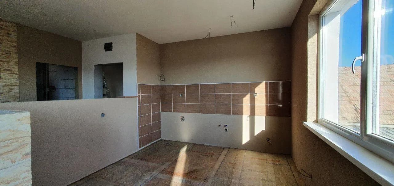 Exkluzívne PNORF – hala, polyf. budova s 3x 2i byty, kancelárie, kovovýroba, garáž, 557 m2, areál Lubonasu - Bild 11