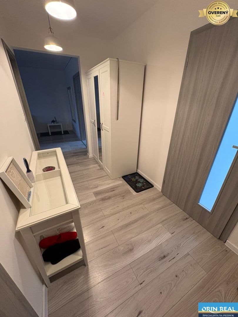 KRÁSNY ZARIADENÝ 3 IZBOVÝ BYT V MODRE - Zdjęcie 9
