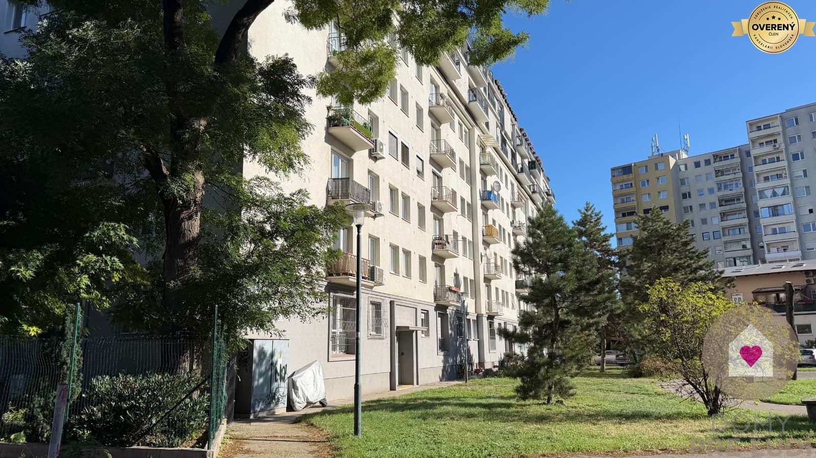 RUŽINOV-2i tehlový byt s balkónom, loggiou a výťahom - Trnavská cesta – billede 1