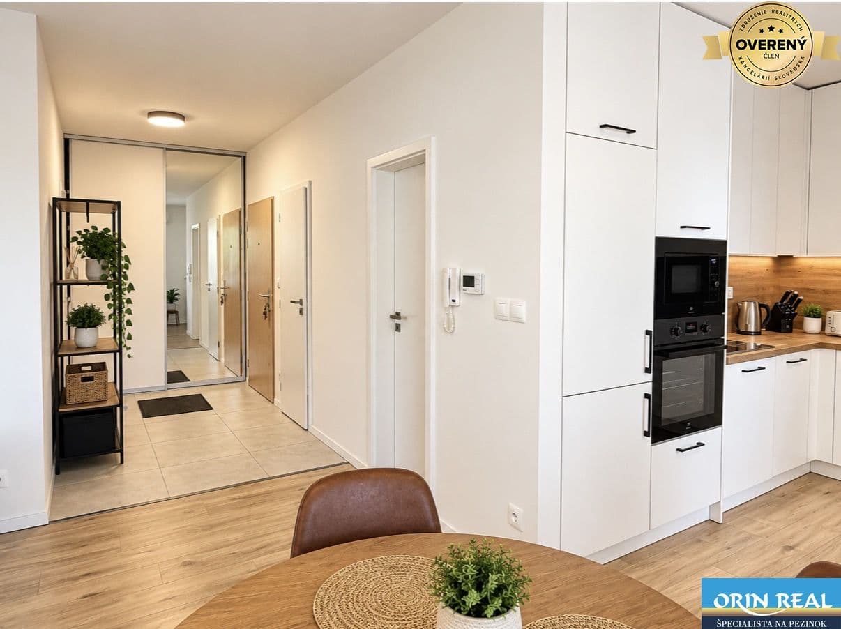 Moderný nový 2 izbový byt Dona Sandtnera s parkingom 690,- Eur – mynd 1