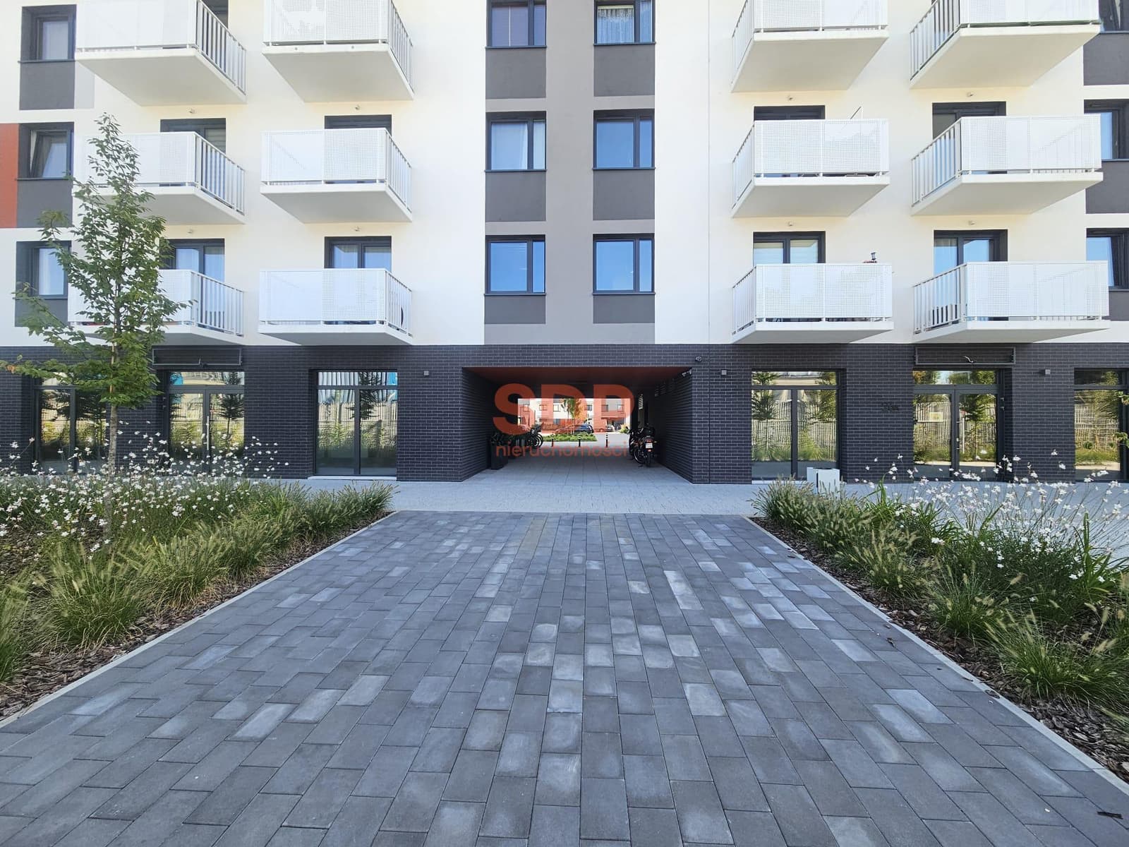 Lokal usługowy o powierzchni ponad 100 m2|Tarnogaj|stan deweloperski - Image 1