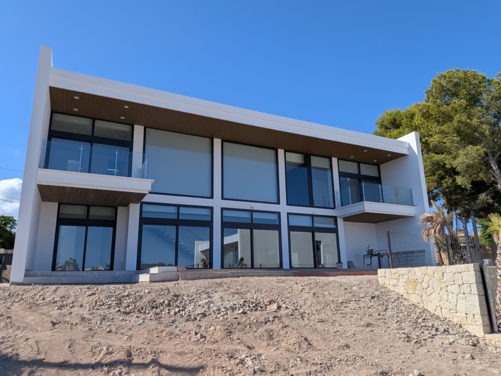 Villa de obra nueva con vistas a la montaña y autosuficiencia energética en La Merced, Calpe — Lista