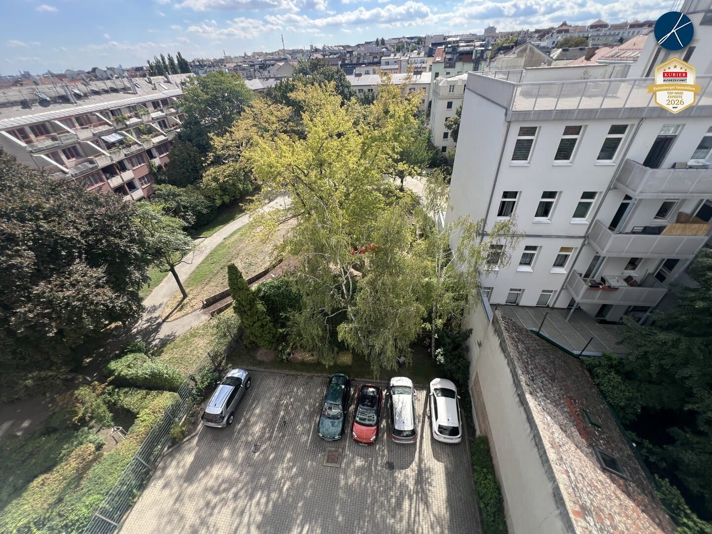 Ruhige Innenhoflage 6.Liftstock | Sonnige 2-Zimmer mit 2 Loggien + Extra-Küche und inkl. Auto-Stellplatz — Зображення 1