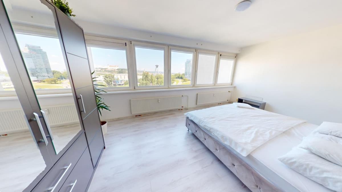 TOP MAKLÉR ponúka byt s výhľadom na HRAD, UFO a STARÉ MESTO - vhodné na AIRBNB - Zdjęcie 2