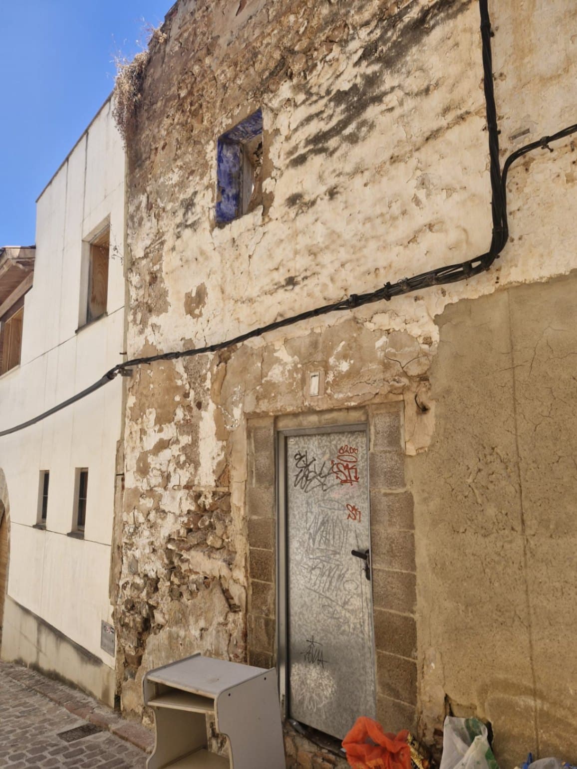 ¡Gran oportunidad en Sagunto! Solar urbano para construir la casa de tus sueños junto al Teatro Roma