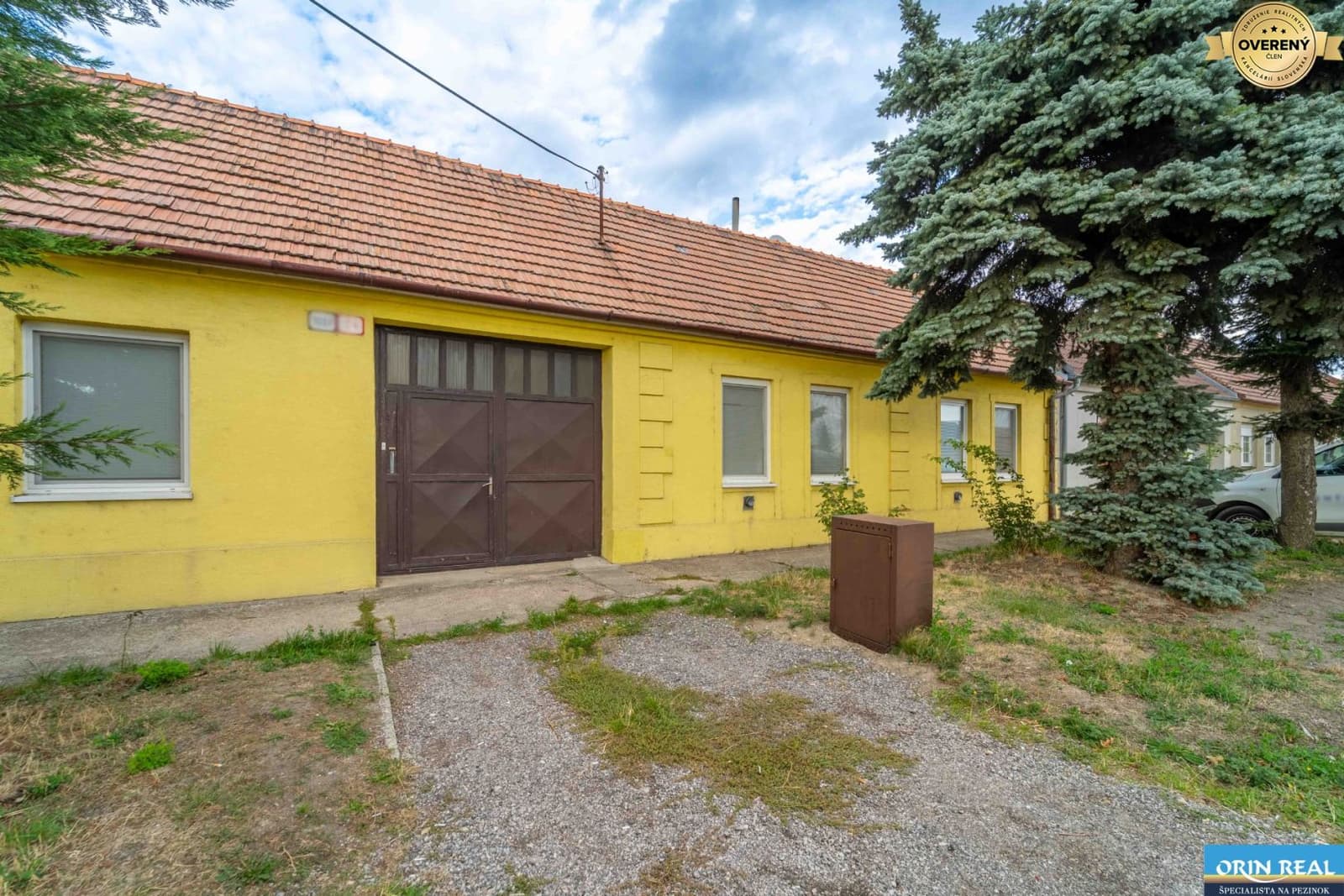 PREDAJ 4IZB. RD S PRIESTRANNÝM POZEMKOM V MODRE KRÁĹOVEJ – billede 1