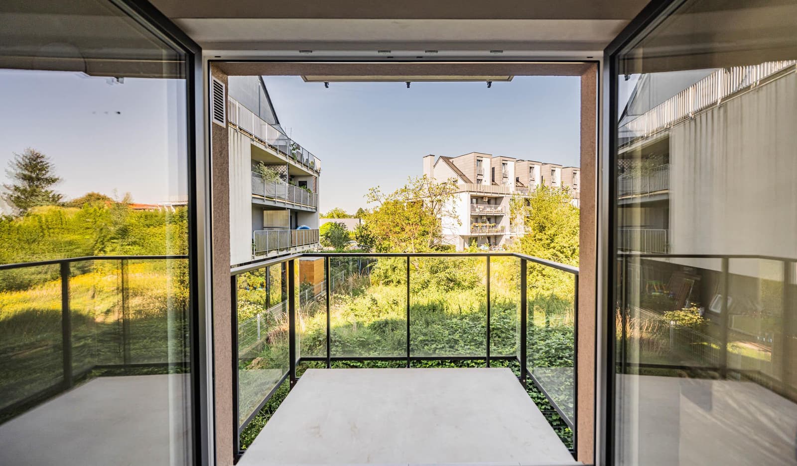 Duży salon o pow. 20,84m2, garaż i komórka, 2-balkony – pilt 1