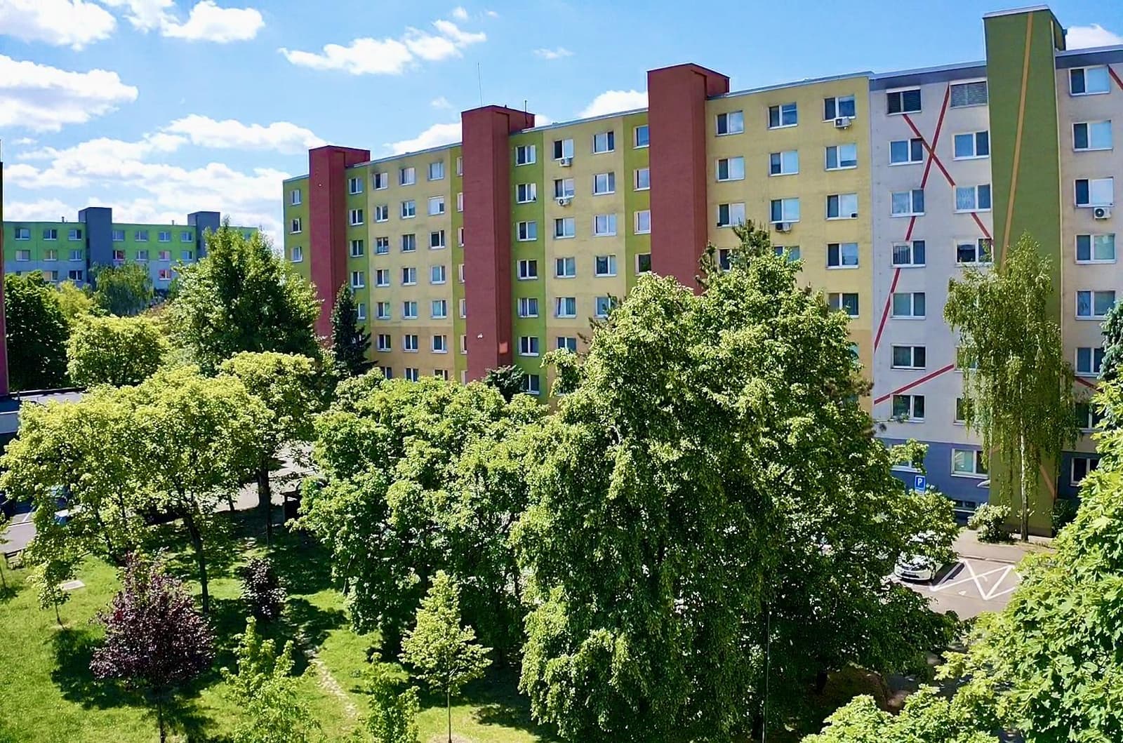 útulný a krásne slnečný 1i byt vo vyhľadávanom pôvodnom stave, s výhľadom do parčíku. - Obrázek 21