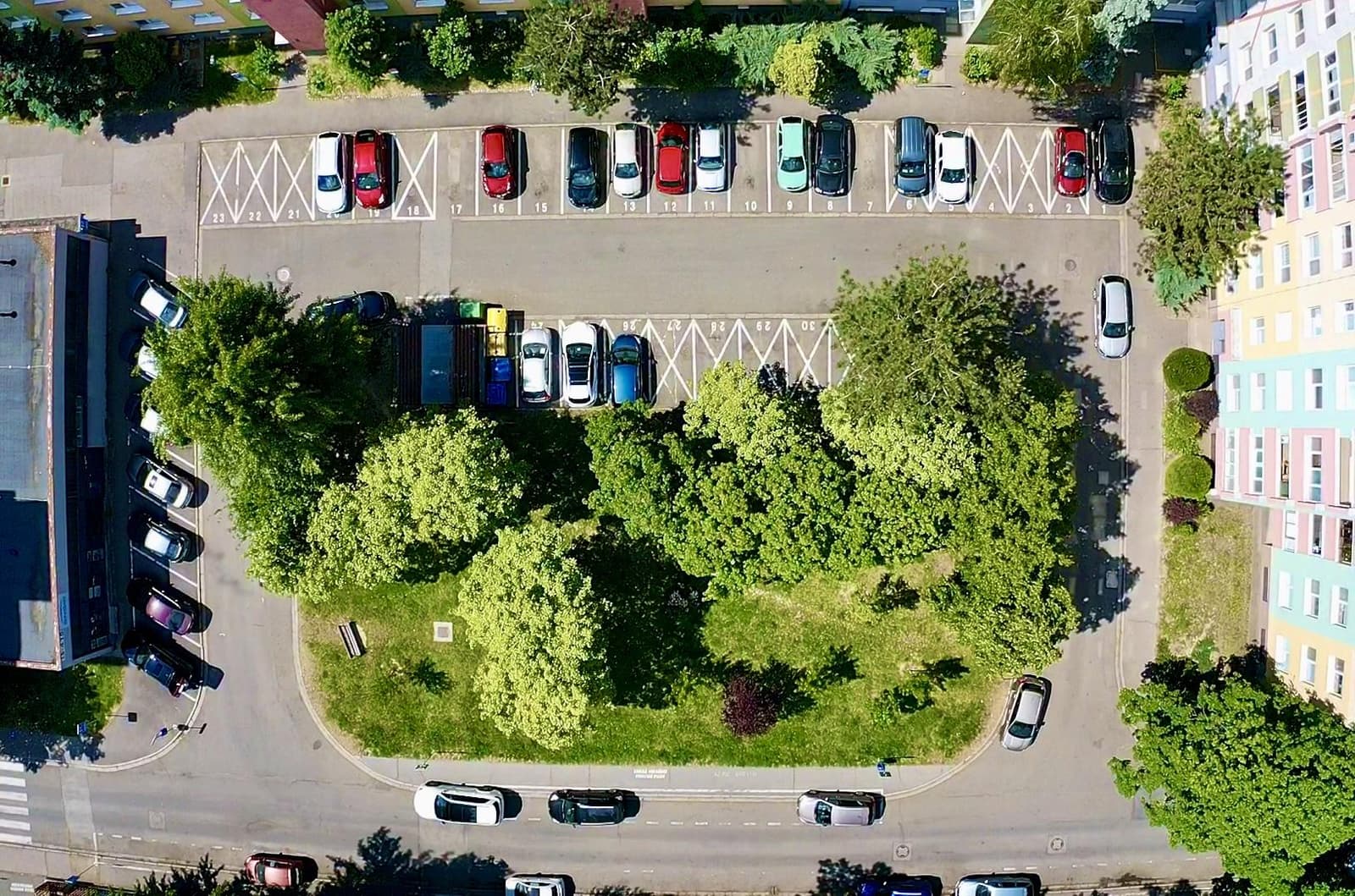 útulný a krásne slnečný 1i byt vo vyhľadávanom pôvodnom stave, s výhľadom do parčíku. - Obrázek 19