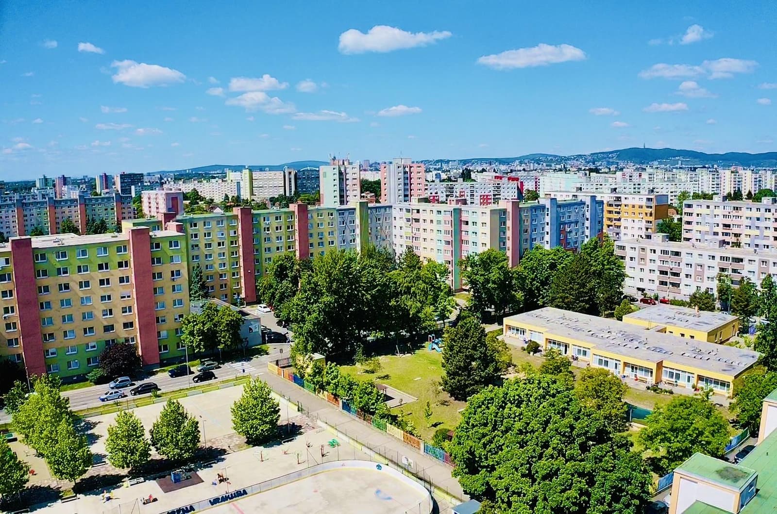útulný a krásne slnečný 1i byt vo vyhľadávanom pôvodnom stave, s výhľadom do parčíku. - Obrázek 17