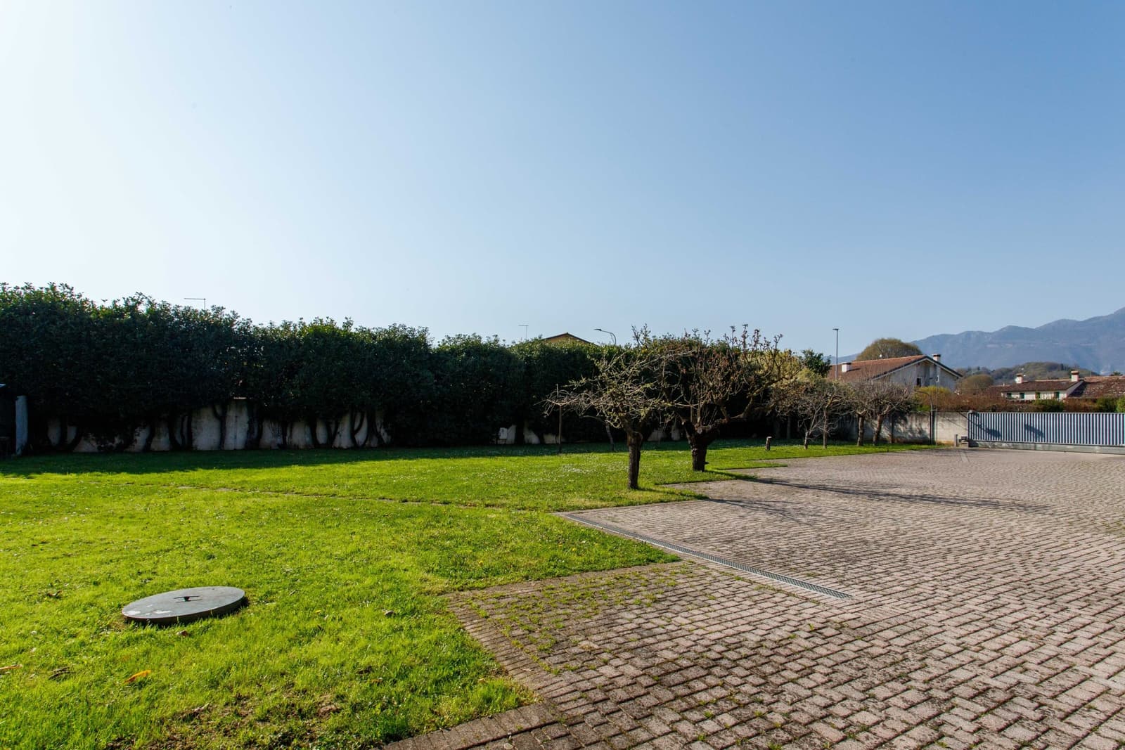 Proprietà indipendente di ampia metratura con terreno edificabile - Obrázek 1